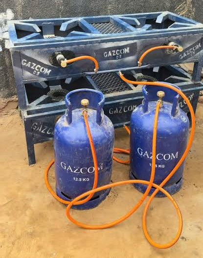 Bouteilles GAZCOM connectées à des équipements de cuisson
